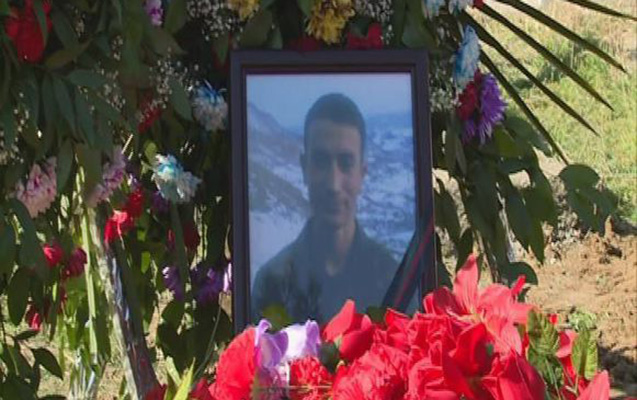 Şəhid olan əsgərimizin dəfnini