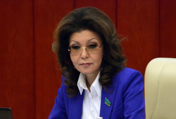 Nazarbayevin qızı Qazaxıstan vətəndaşlarını çin dilini öyrənməyə çağırdı
