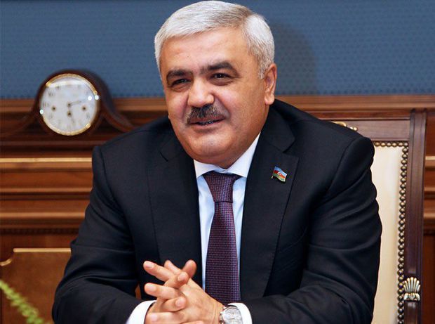 Rövnəq Abdullayev işçilərin maaşını artıracaq