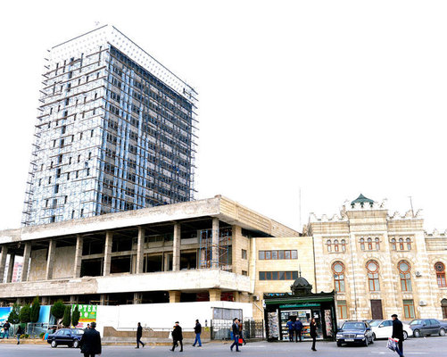 Dəmiryol Vağzalının ətrafındakı obyektlərin sökülməsinə başlandı