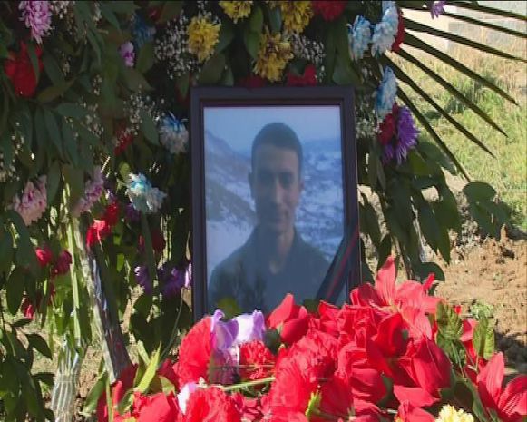 Valideynləri şəhidimizin dəfninə gəlmədi