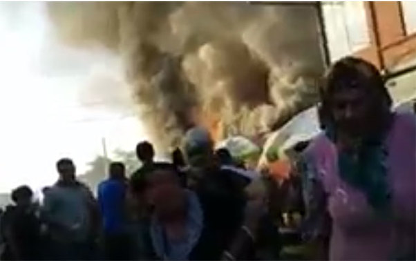 Qaz balonu partladı, bazar yandı