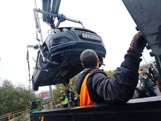 Azərbaycanlı evakuatorla avtomobil oğurlamağa cəhd etdi