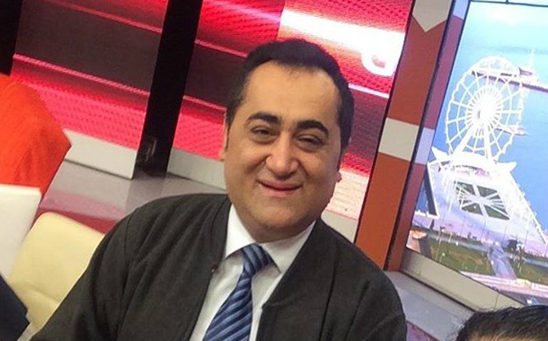Elgiz Əkbər ata oldu