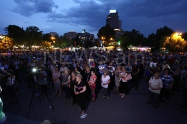 Yerevan yenidən qarışdı