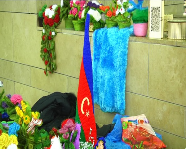 Bakıda fiziki qüsurluların əl işləri sərgiləndi