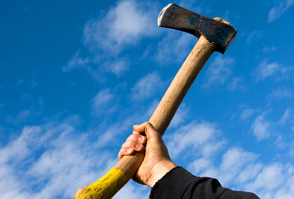 Hacıqbulda İsmayıllı sakininin başından balta ilə vurdular