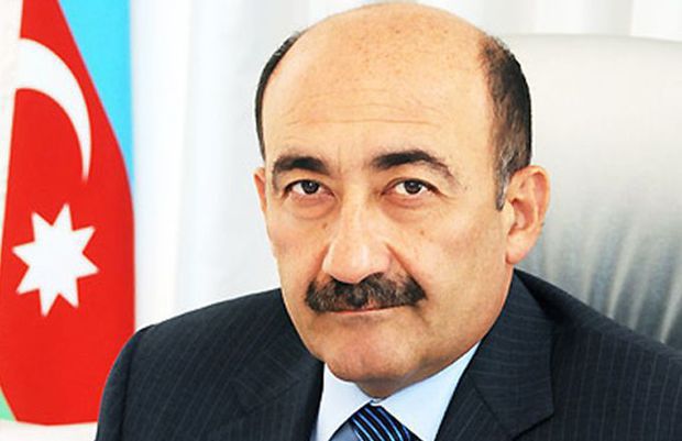 Əbülfəz Qarayev işləməyən əməkdaşlarını ixtisarlarla