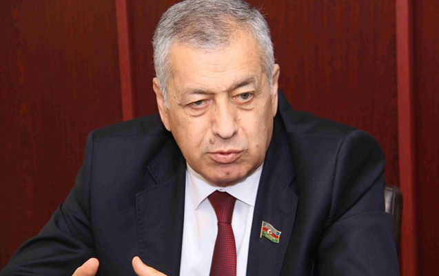 Hansı icra başçısının kabinetindəki mebel yerlidir?