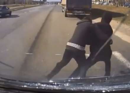 Bu dəfə piyadalar maşınları vurdu