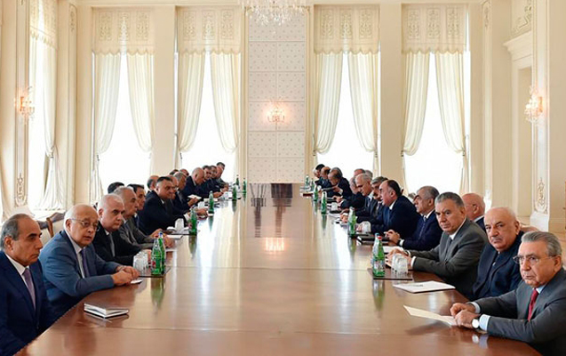 Hökumət əhali ilə görüşlərə səfərbər oldu - Qrafik