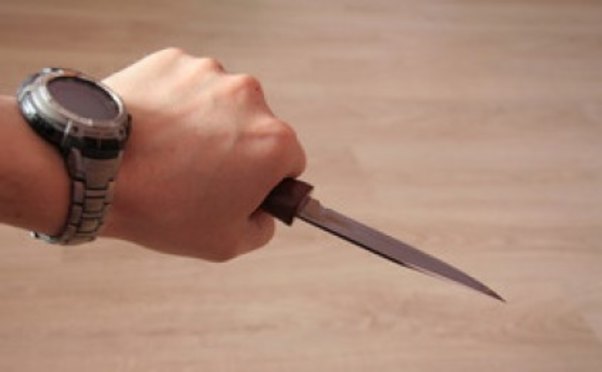 Bakı sakini əmisini bıçaqlayıb