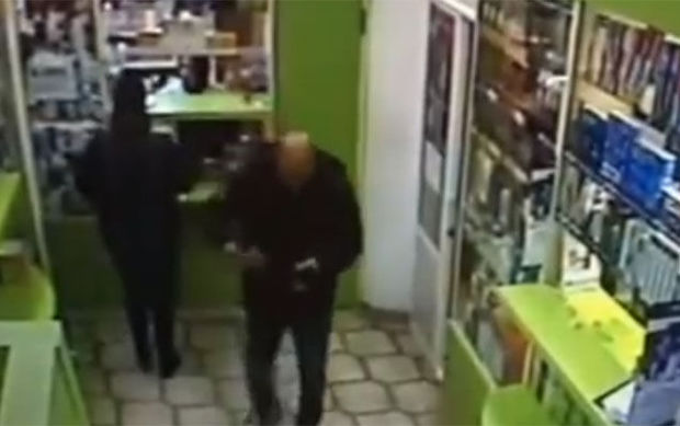 Aptekdə pulu belə oğurlandı