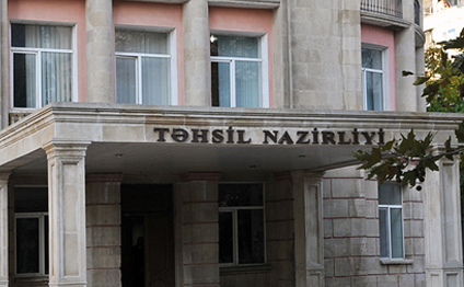 Şagirdi döyən müəllimə