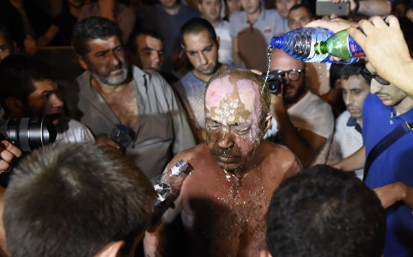 Sarkisyanın sarayı qarşısında özünü yandıran erməni etirazçı öldü