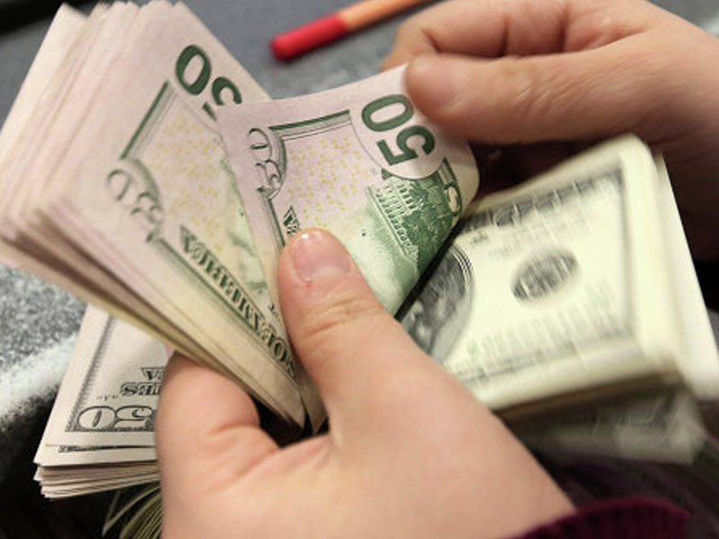 Bankların dollar almamasının səbəbi bilindi