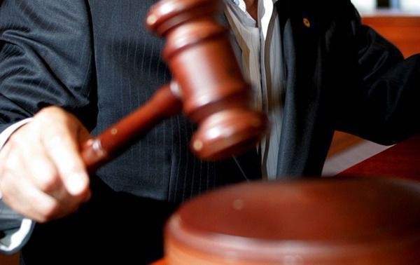 Sevdiyi qadını öldürüb basdıran şəxsin məhkəməsi başladı