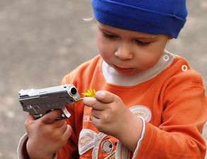 Moskvada uşaq tapançadan başına atəş açıb