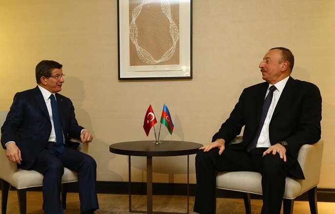 İlham Əliyev Davudoğlu ilə görüşdü