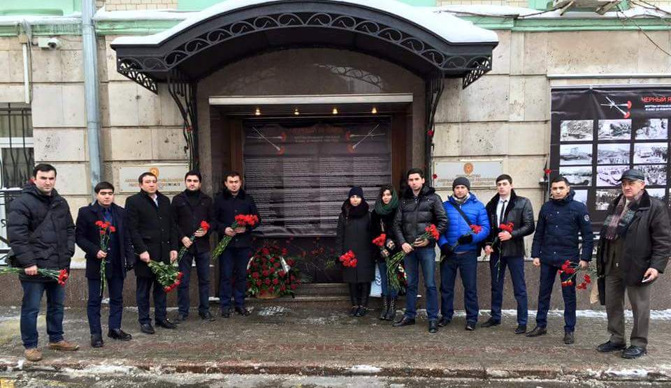 Azərbaycanlı gənclər 20 Yanvar şəhidlərinin ruhunu yad etdilər