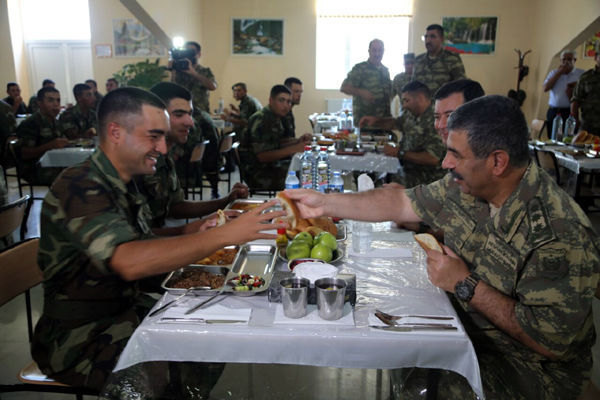 Zakir Həsənov yeni hərbi şəhərciyin açılışında