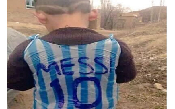 Messi bu uşağı axtarır