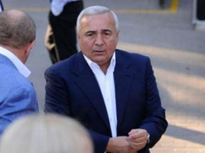 Milyarder Neftçalaya gəldi