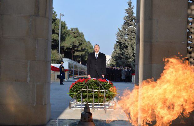 İlham Əliyev Şəhidlər Xiyabanını ziyarət etdi