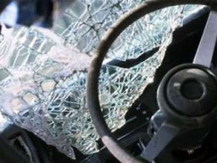 Lənkəranda yük maşını dərəyə aşıb