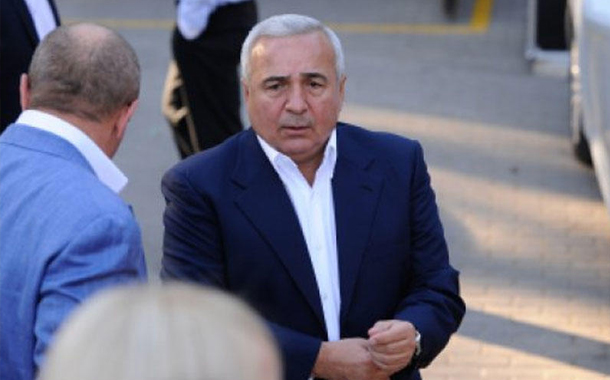 Milyarder Neftçalaya gəldi