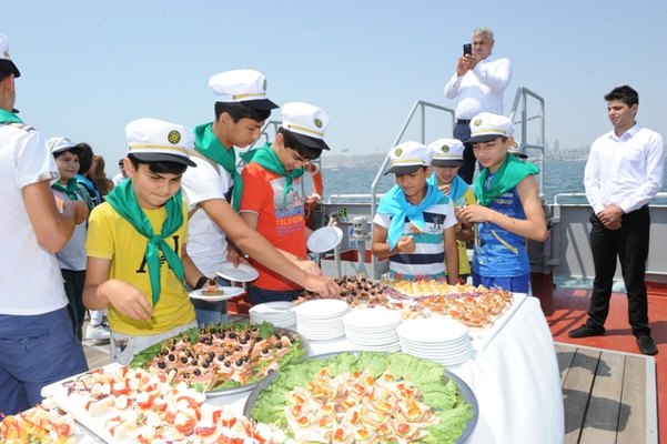 Nəsimi rayon məktəbliləri «Üfüq» gəmisində dəniz səyahətinə çıxdılar