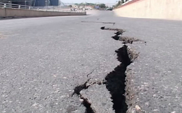 Bakı-Sumqayıt yolunda böyük çatlar əmələ gəlib