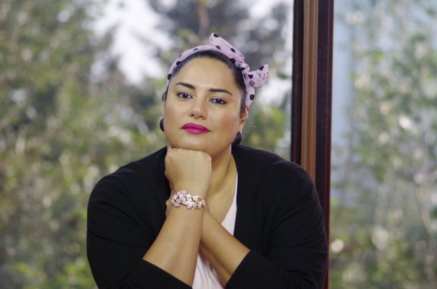 Tanınmış aparıcı şagirdi döyən müəllimi