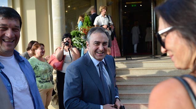 Səfirimizin arvadına cinayət işi açıldı