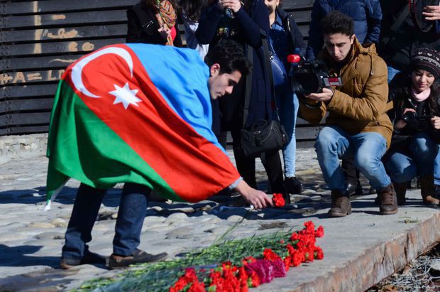 “Günəşli”də həlak olan neftçilər anılır