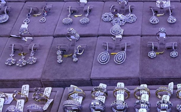 Böhran qızıl bazarını da vurdu