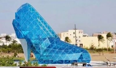 Qadın ayaqqabısı formasında kilsə tikildi