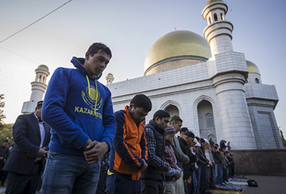 Qazaxıstan müsəlmanlarına cinsini dəyişmək qadağan edildi