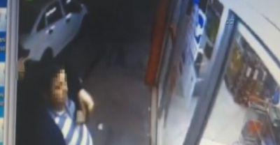 Əlindəki telefonu belə oğurlatdı