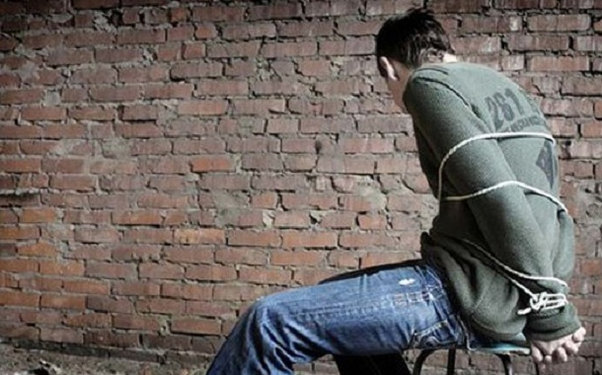 Həmkəndlisini qaçırıb 60 min istədi