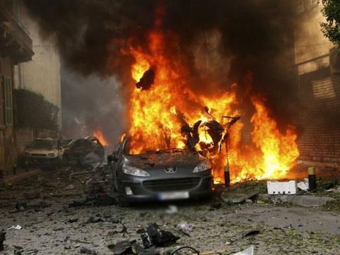 Ticarət mərkəzində partlayış törədib insanları girov götürdülər: