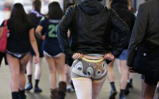 Bütün dünyada “Metroda şalvarsız”