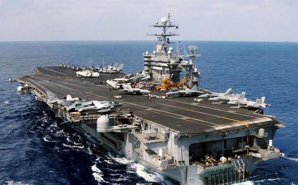 İran ABŞ aviadaşıyıcısı yaxınlığında raketlərdən atəş açdı