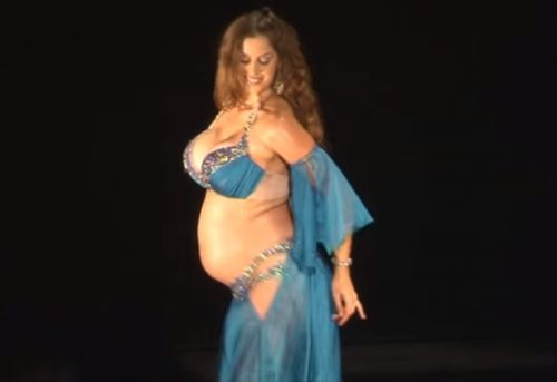 İranlı hamilə rəqqasənin videosu “YouTube”u “partlatdı”