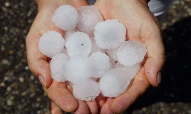 Azərbaycana dolu yağdı