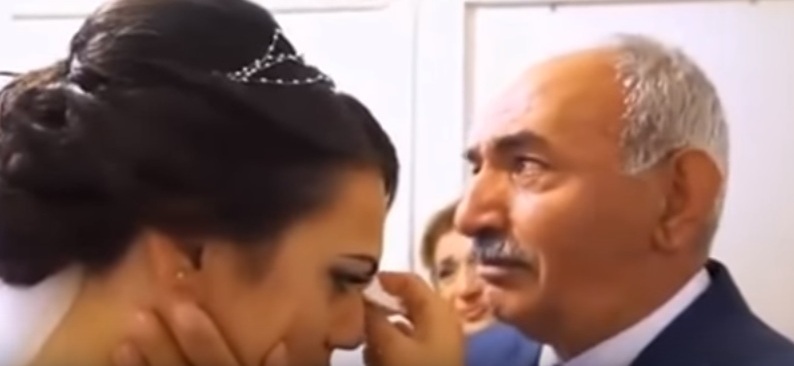 Ölkədə hər kəs qızını gəlin köçürdən bu ATADAN DANIŞIR