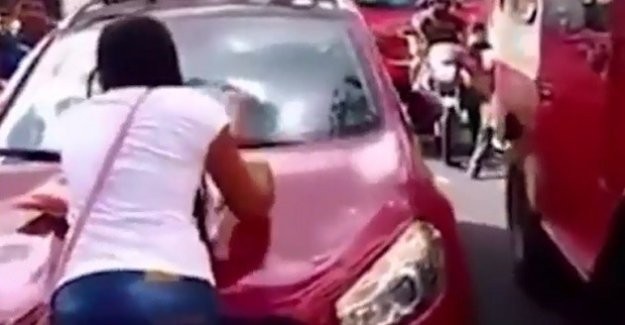 Ərini sevgilisi ilə avtomobildə yaxaladı və…