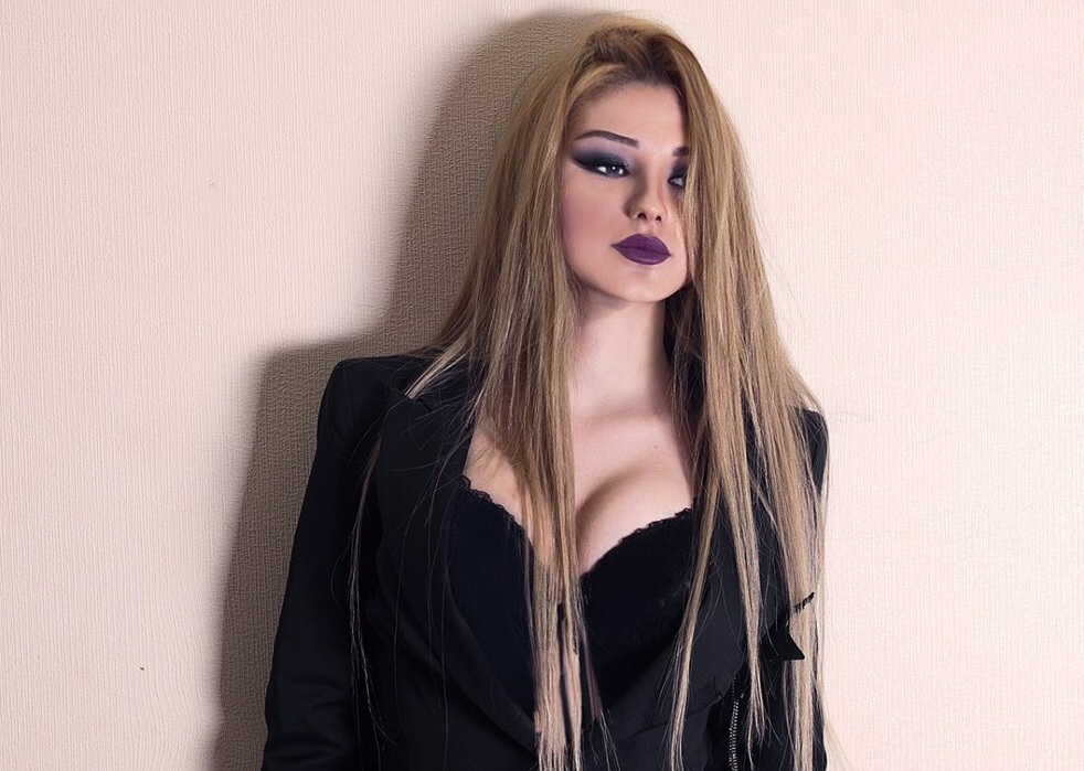 Nigardan kişiləri dəli edəcək açıq-saçıq