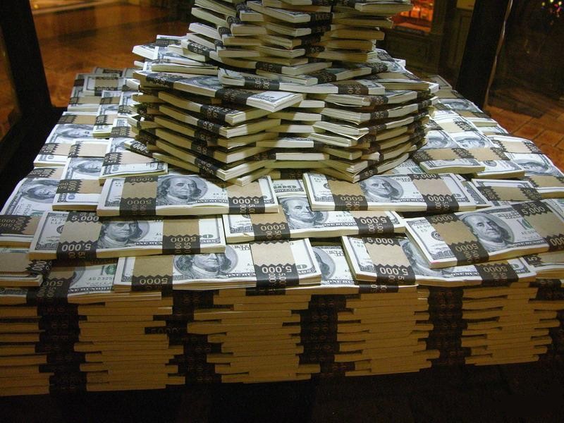 Yük maşını ilə ölkədən yarım milyon dollar çıxaran tutuldu