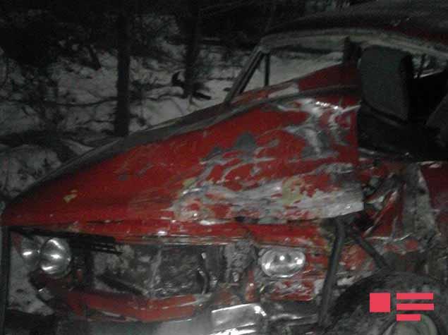 İki minik avtomobili toqquşub,